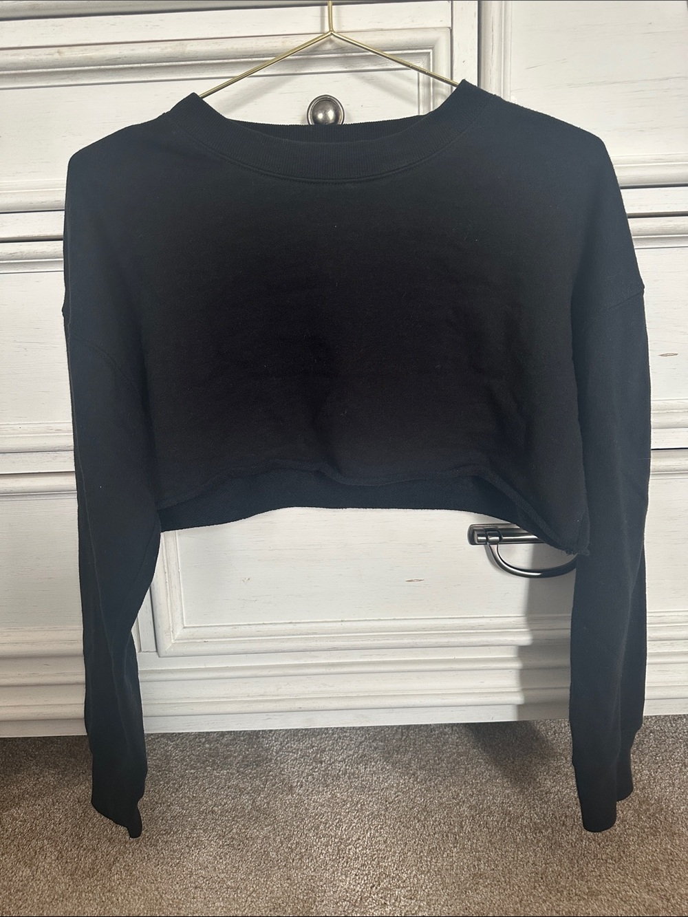 Forever 21 Black Cropped Long-Sleeve Crewneck Top